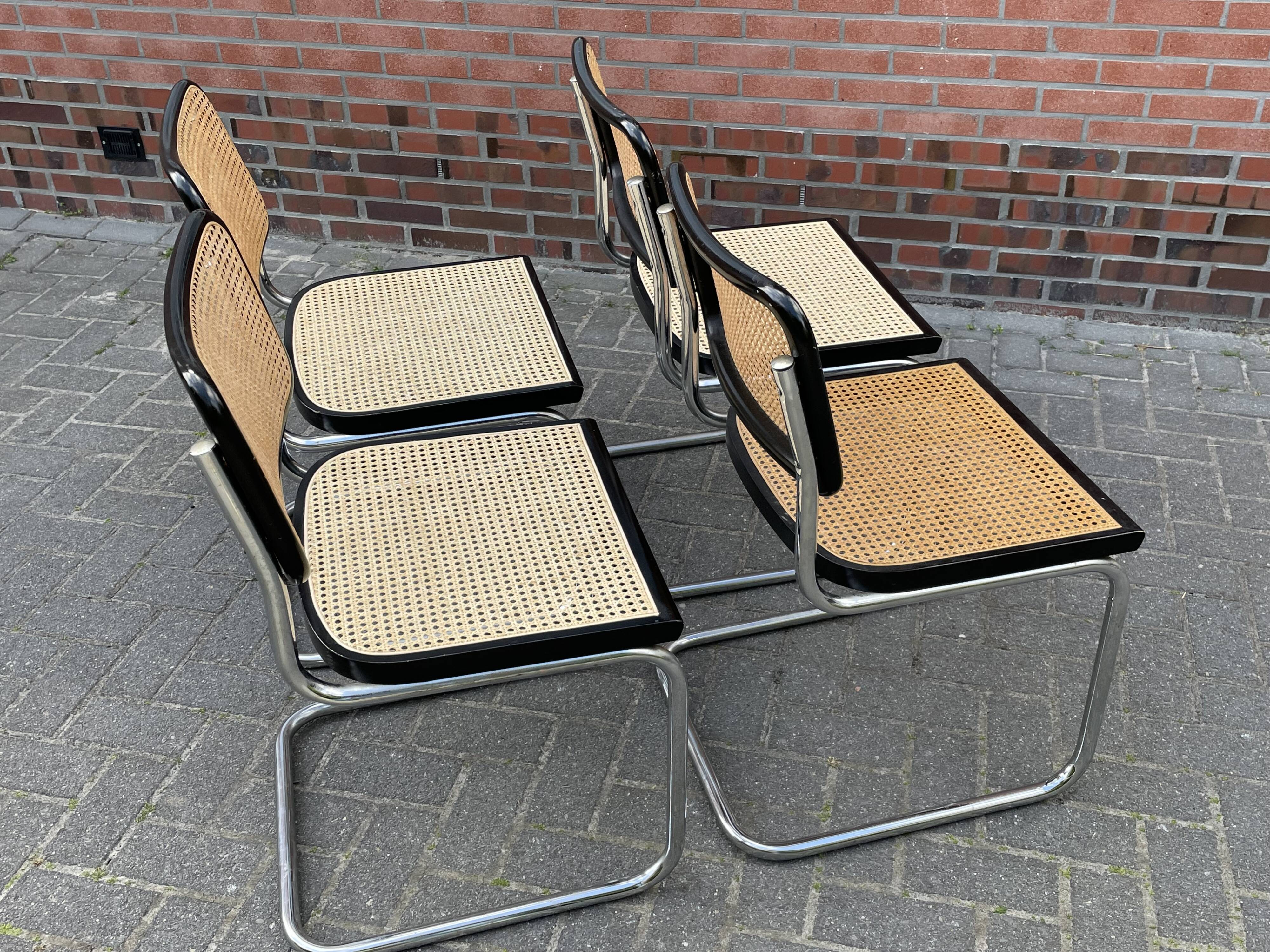 Set of 4 vintage chairs  Cesca B32 in black and chrome
