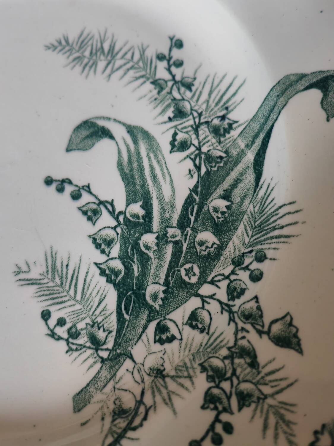 Assiette muguet terre de fer