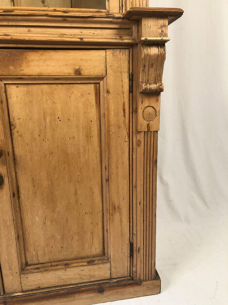 Buffet two fir bodies, glazed in the upper part.