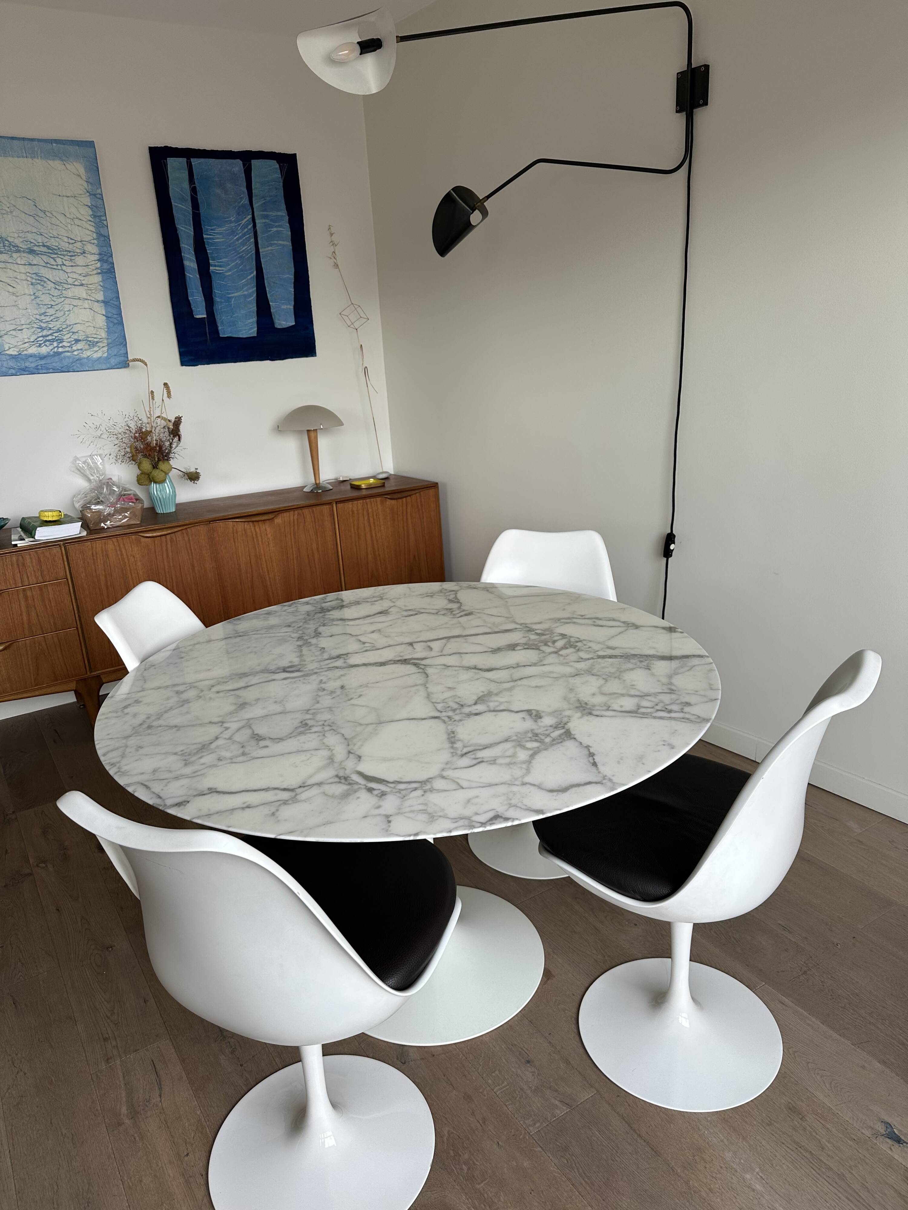 Authentic Tulip Knoll table