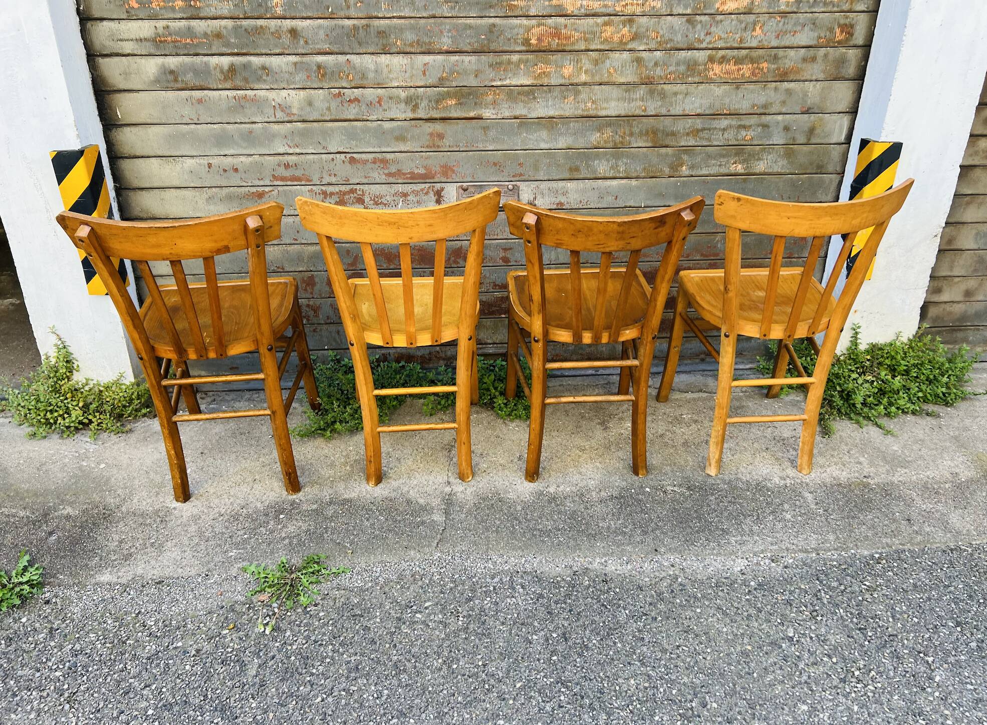 Suite de Chaises de Bistrot en Bois