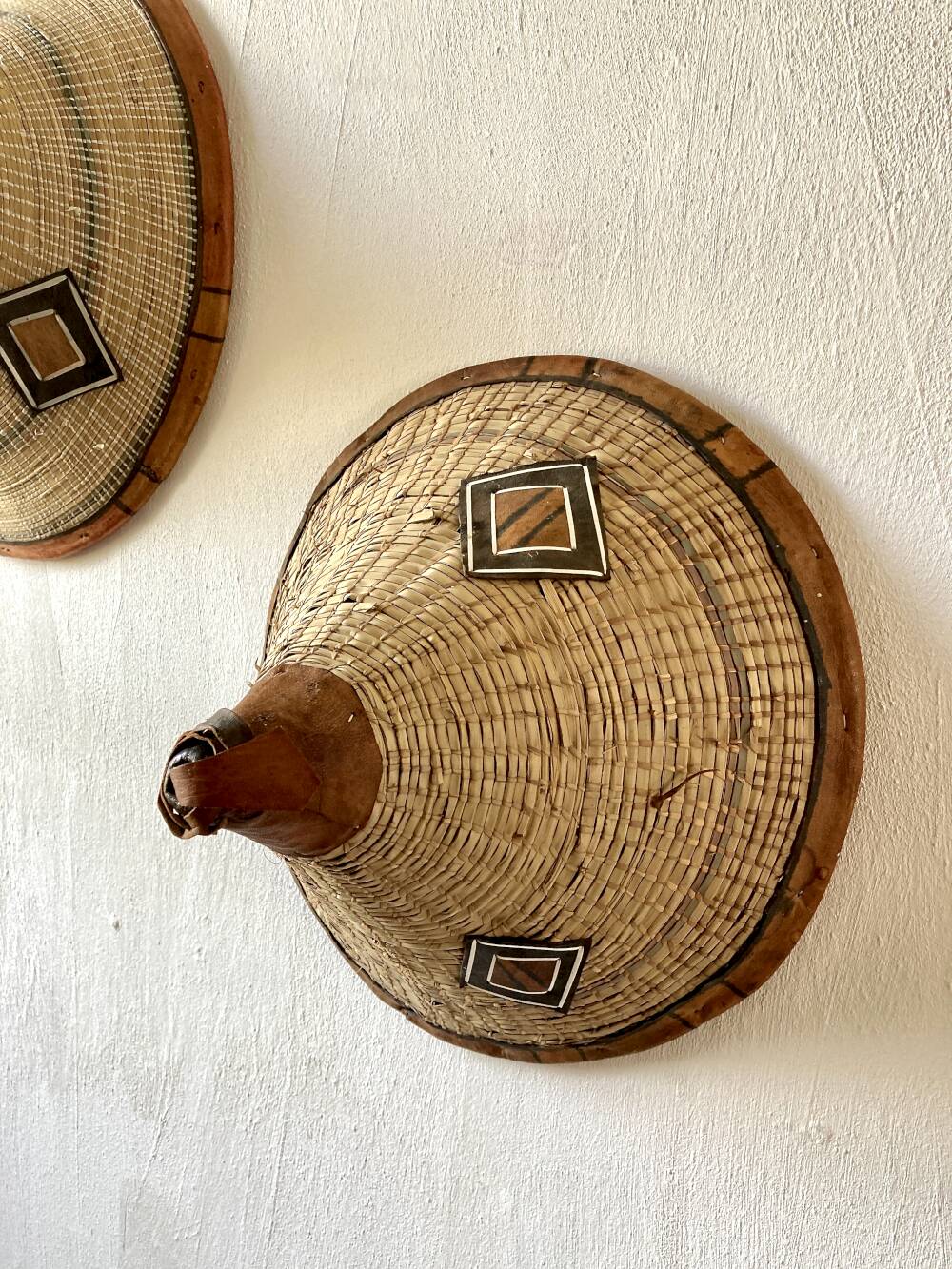 Duo de chapeaux traditionnels Peuls (Tingandé), Afrique de l'Ouest