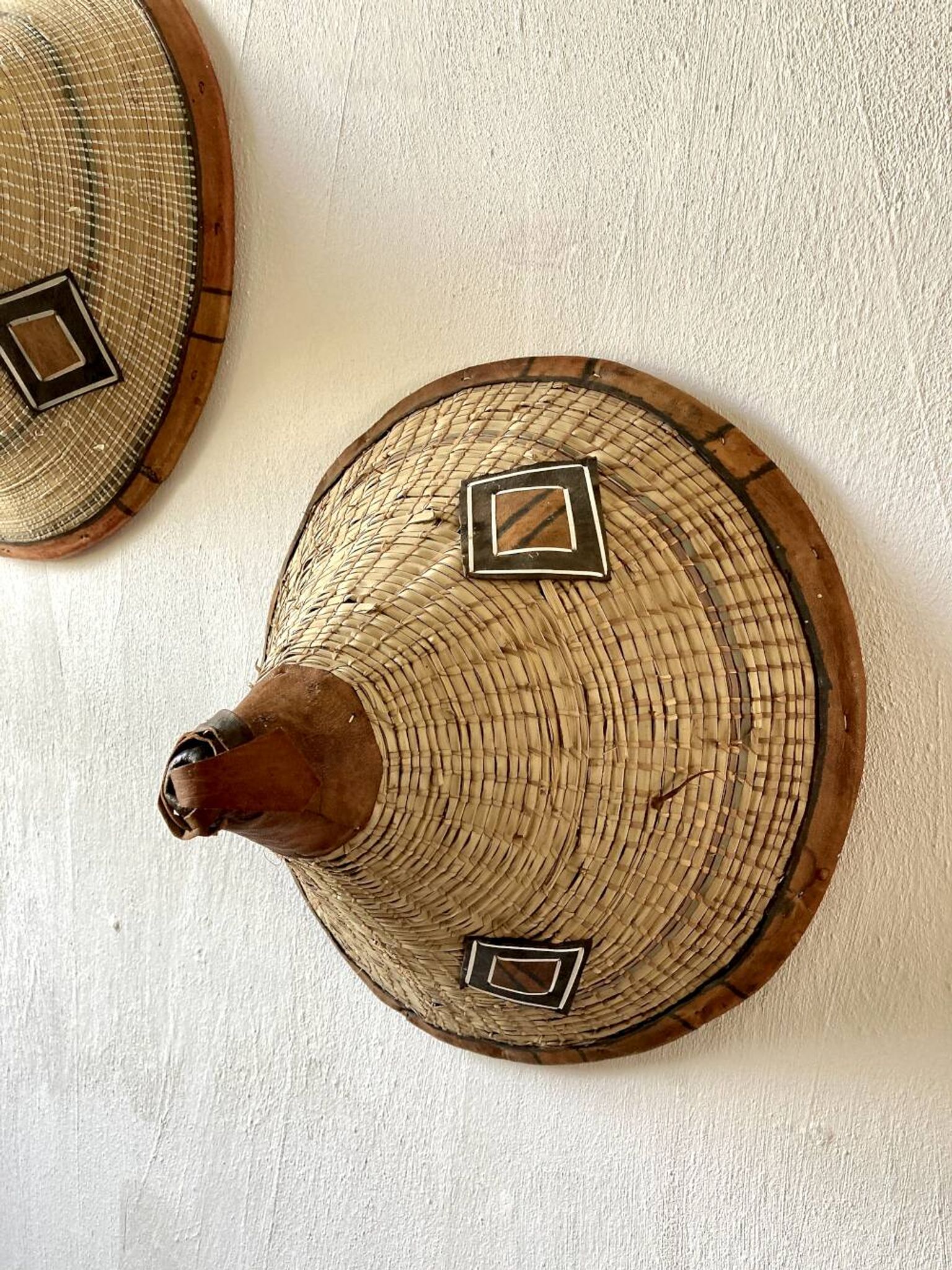 Duo de chapeaux traditionnels Peuls (Tingandé), Afrique de l'Ouest