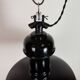Lampe suspendue Bauhaus en émail noir industriel, années 1930