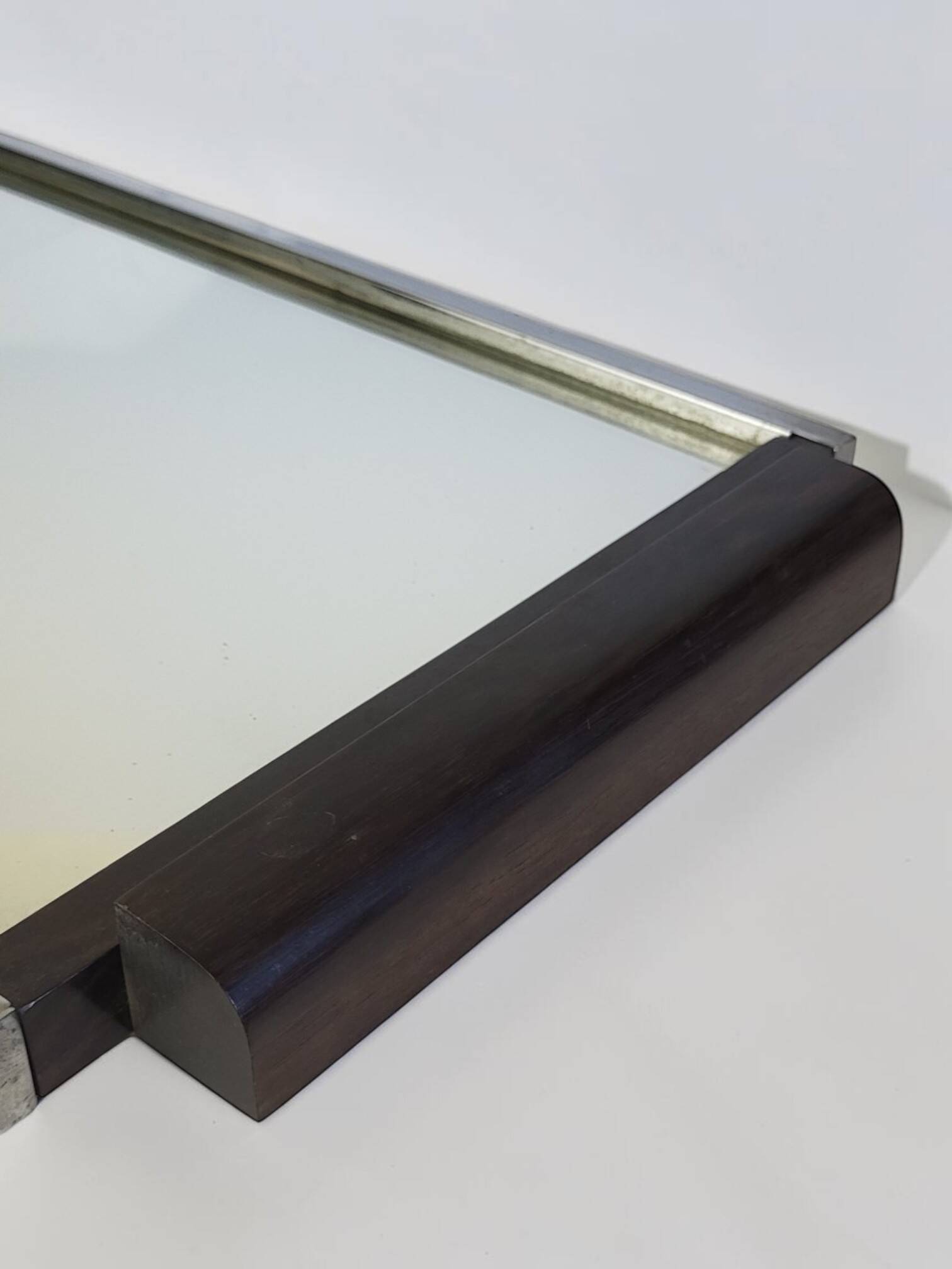 Art Deco mirror plateau in chrome metal and Macassar wood.