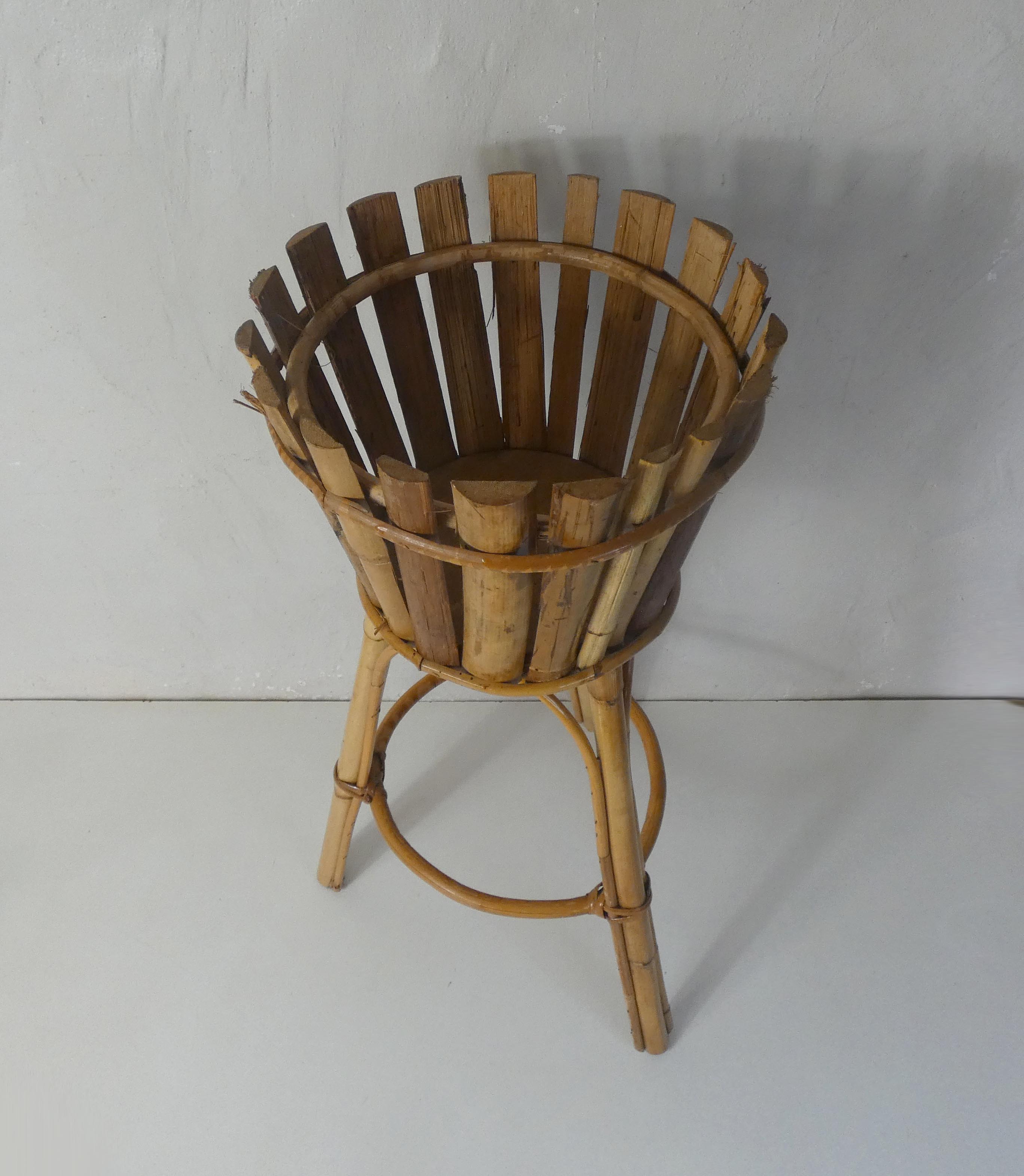 Rattan plant holder