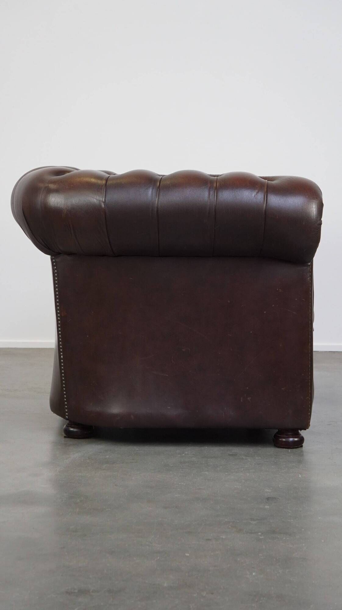 Beautiful and spacious dark brown mottled English cow leather Chesterfield armchair