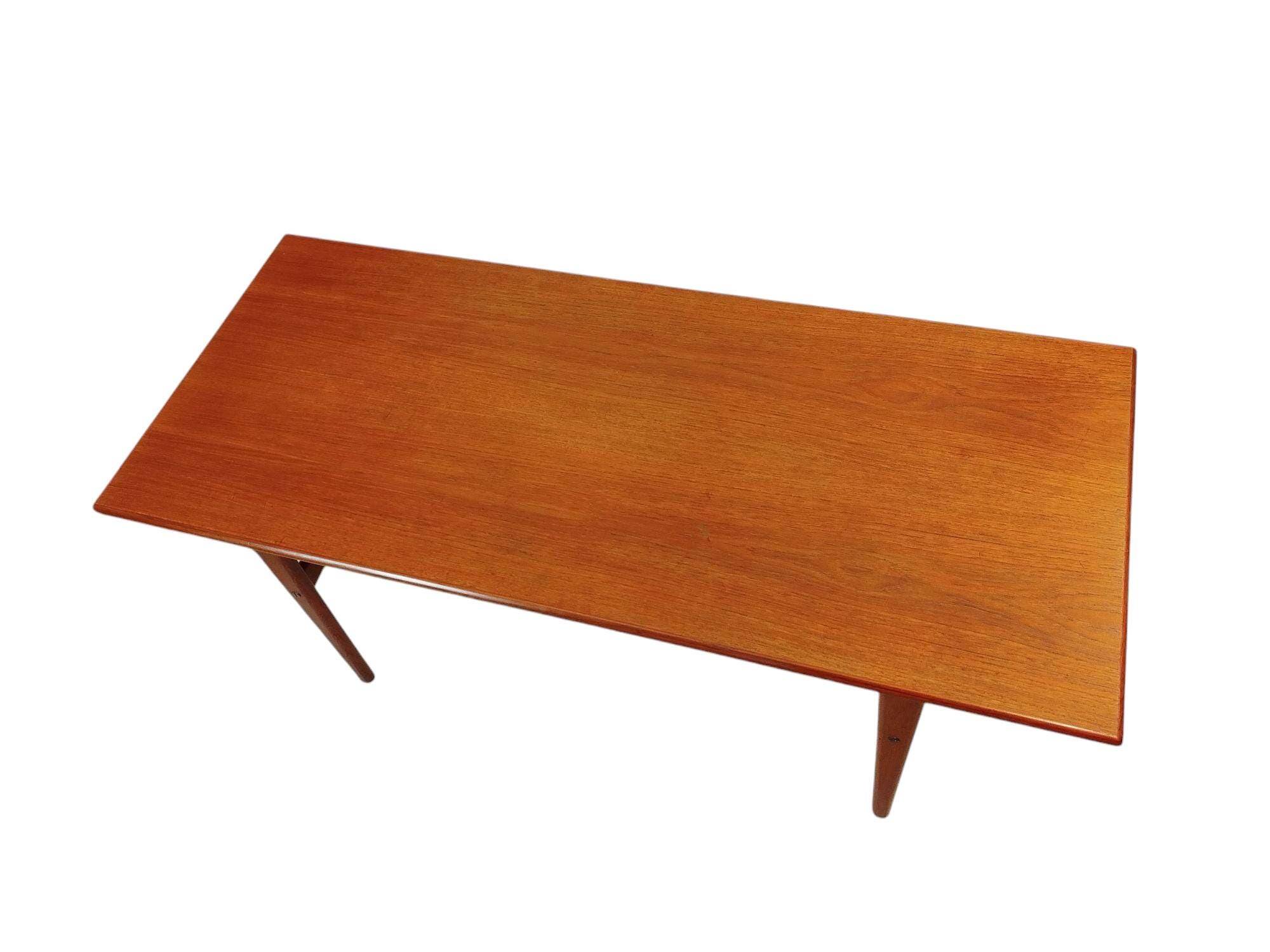 Table basse teck danoise années 60, design scandinave organique