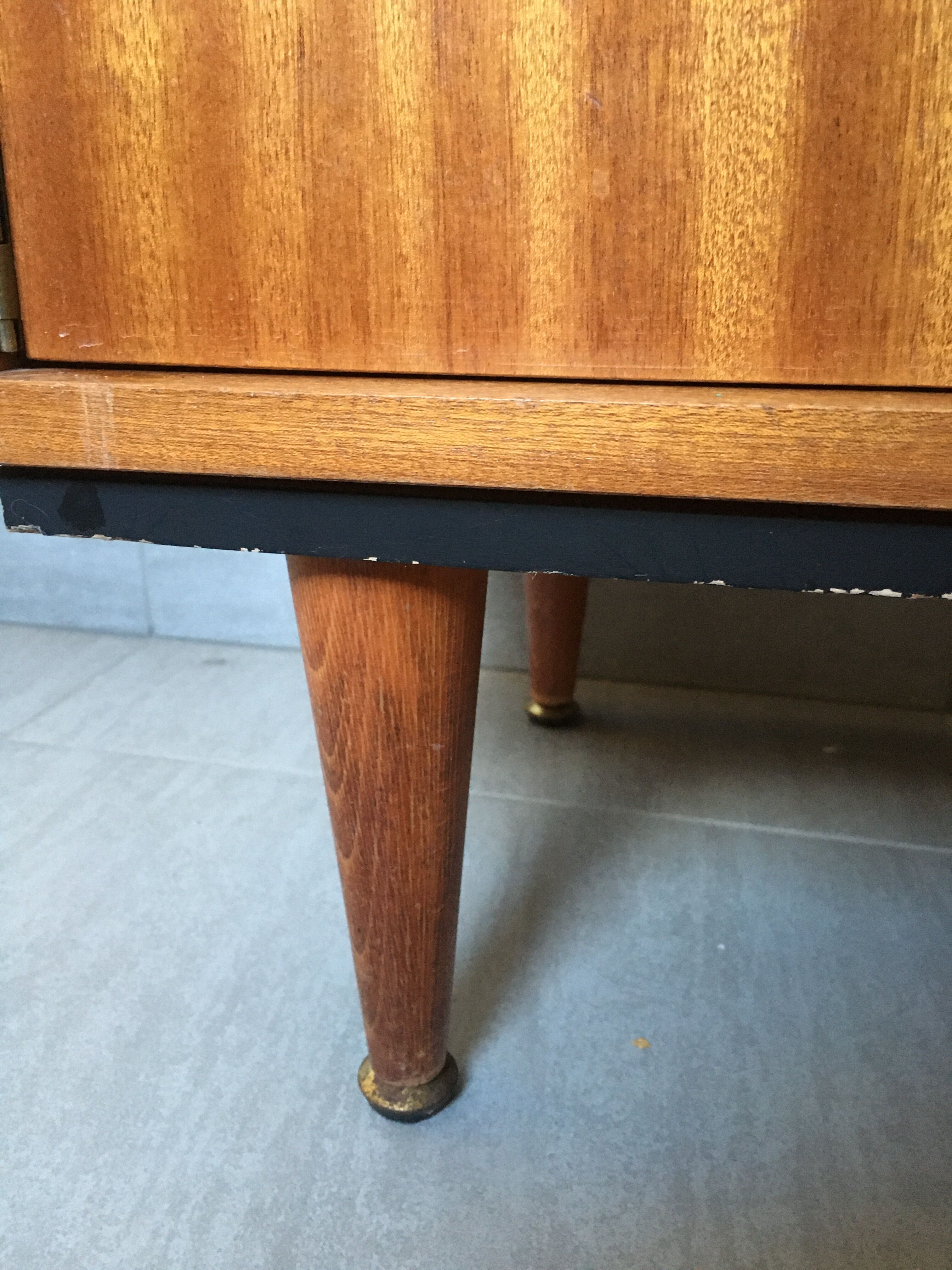 Meuble pieds fuseaux
