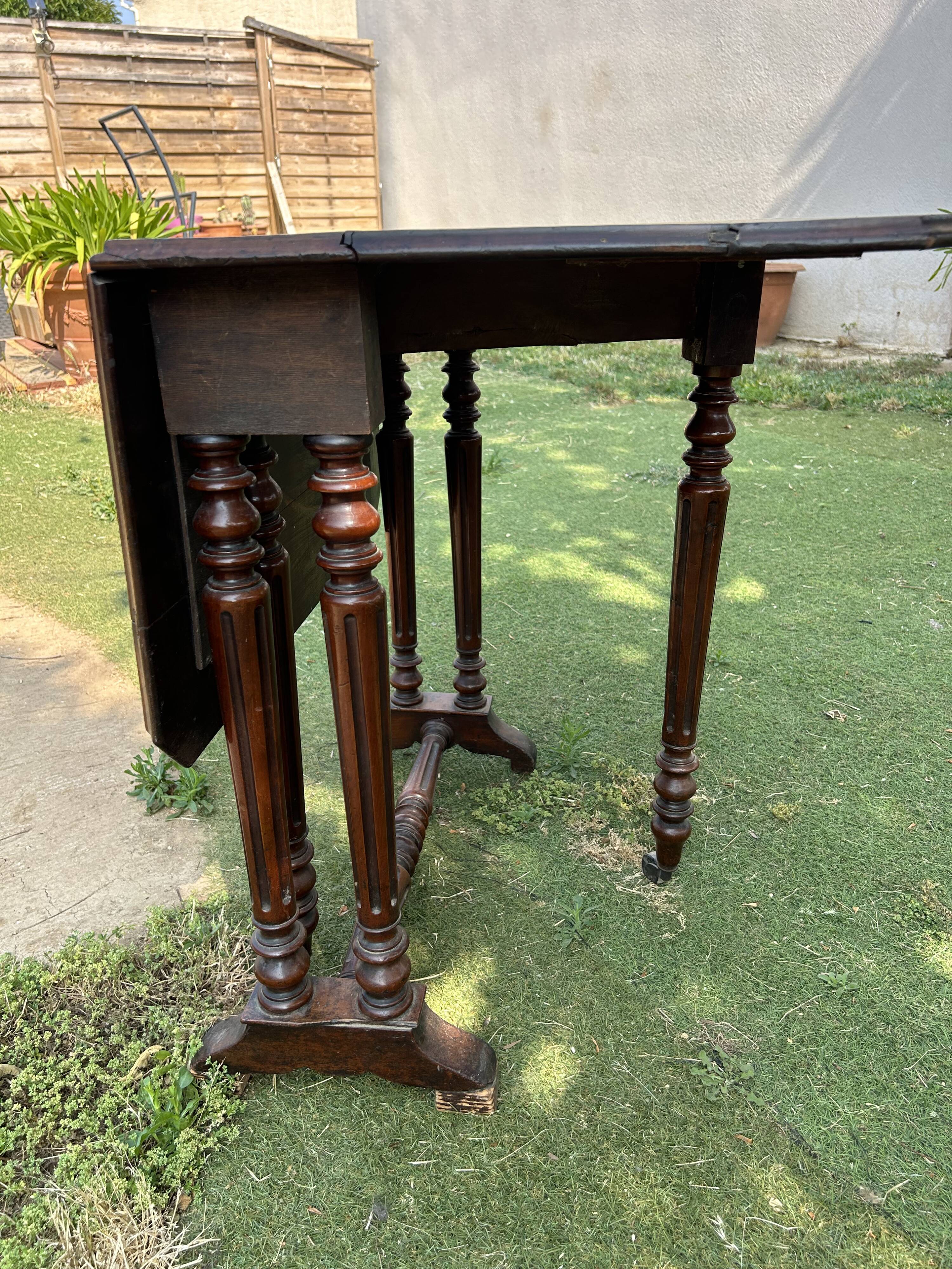 Folding side table on wheels