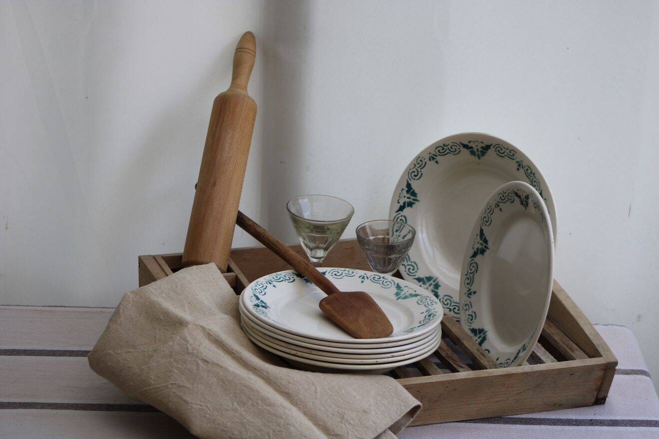 set of 8 ceramic plates "butterflies"