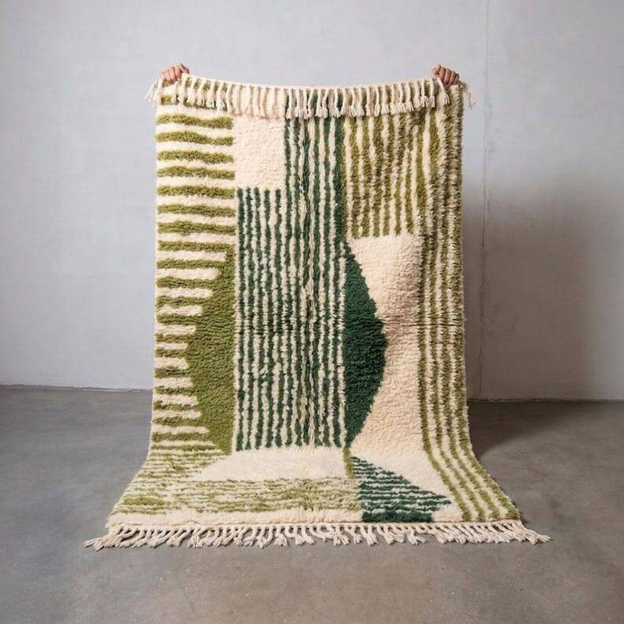 Handwoven natural wool rug 150/250 cm