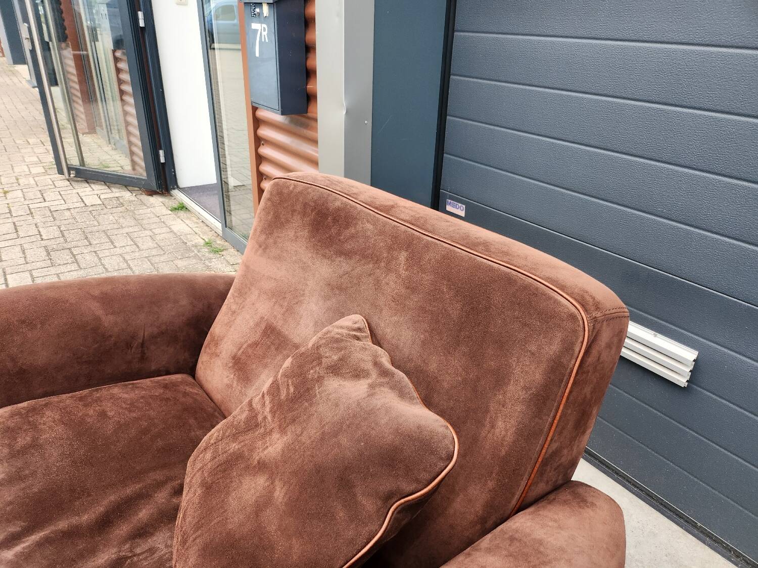 Baxter - Mickey Extra Armchair in Suède