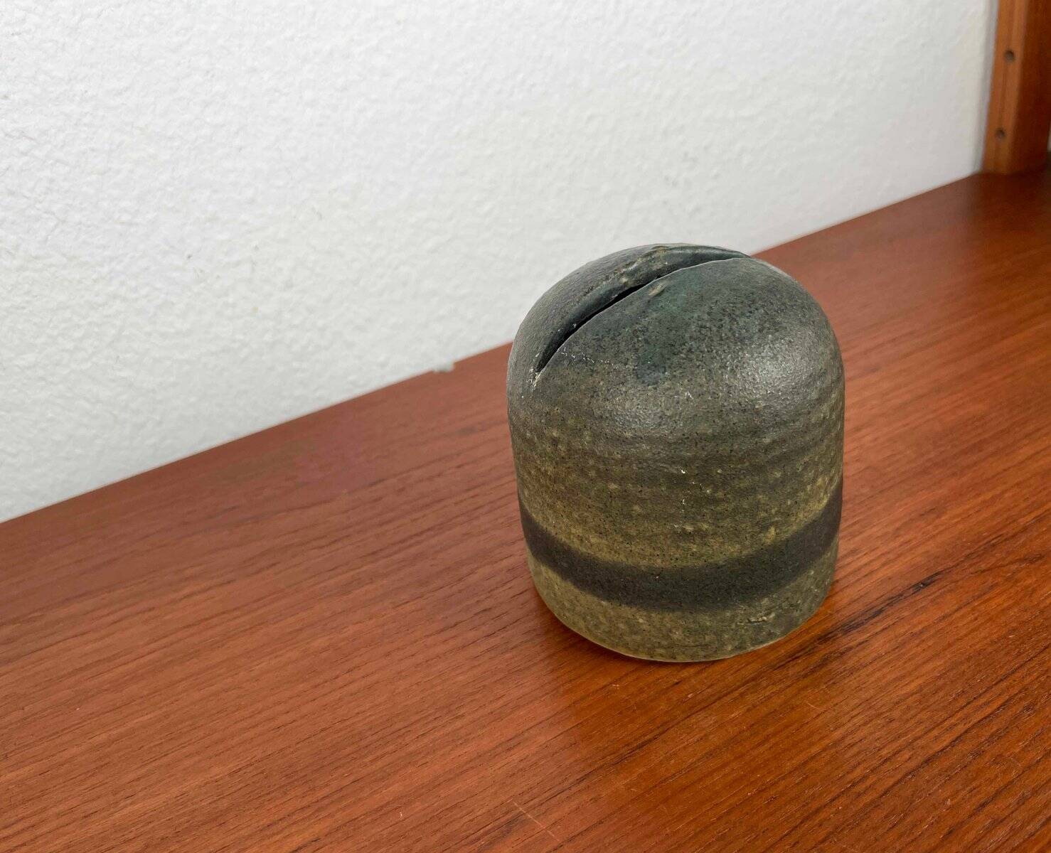 Minimalist vase by Dutch studio from the mid-century by Piet Knepper for Mobach, 1960s.