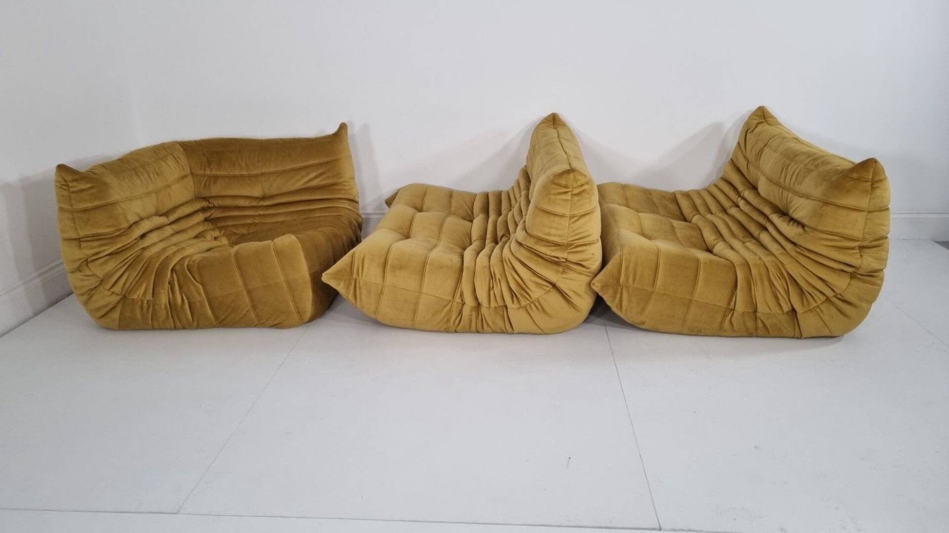 Ligne Roset Togo – 2 canapés 2 places et un élément d'angle.