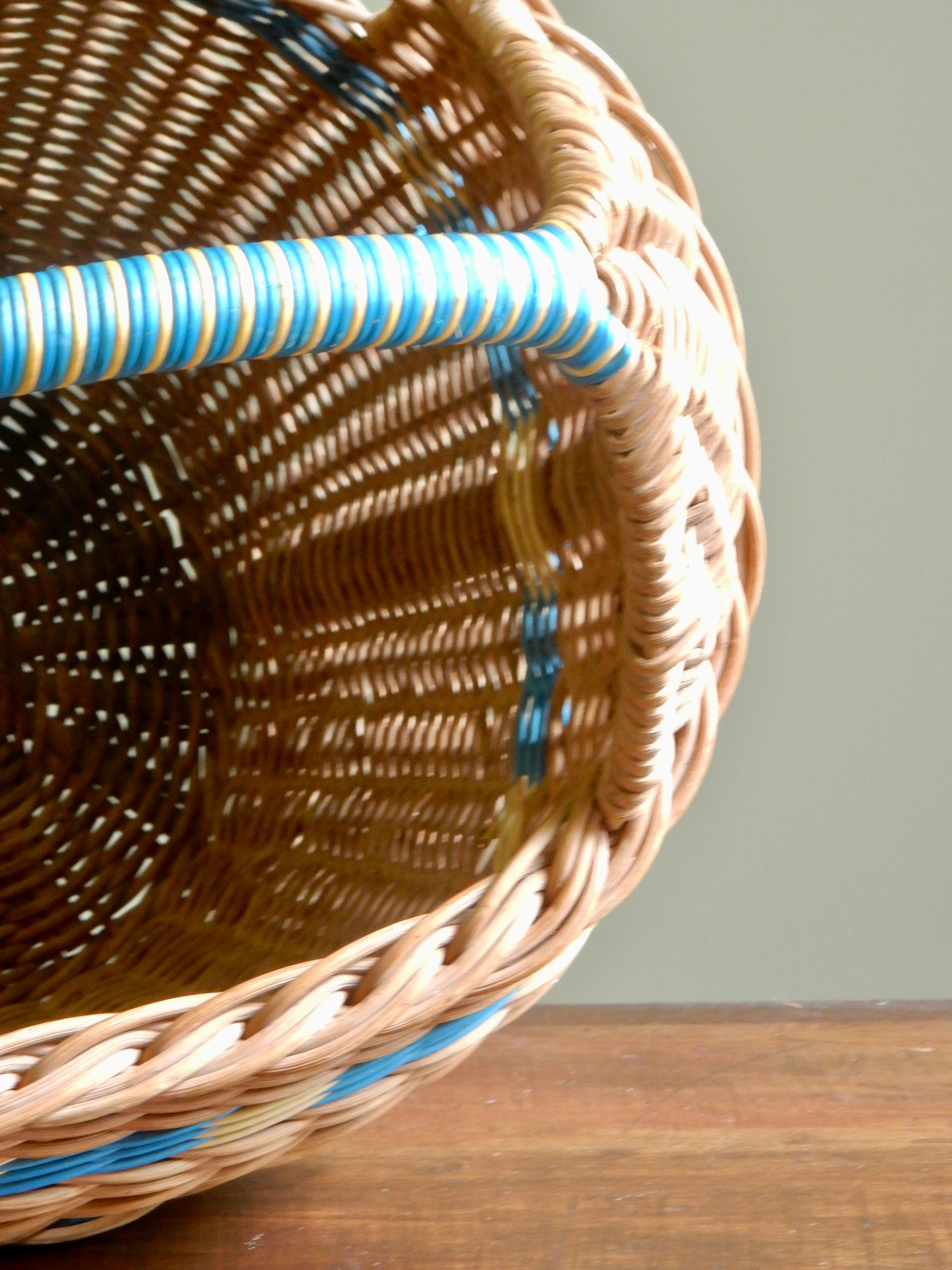 Woven wicker basket, craft vannerie