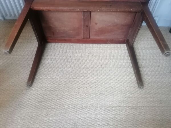 Petite table ancienne
