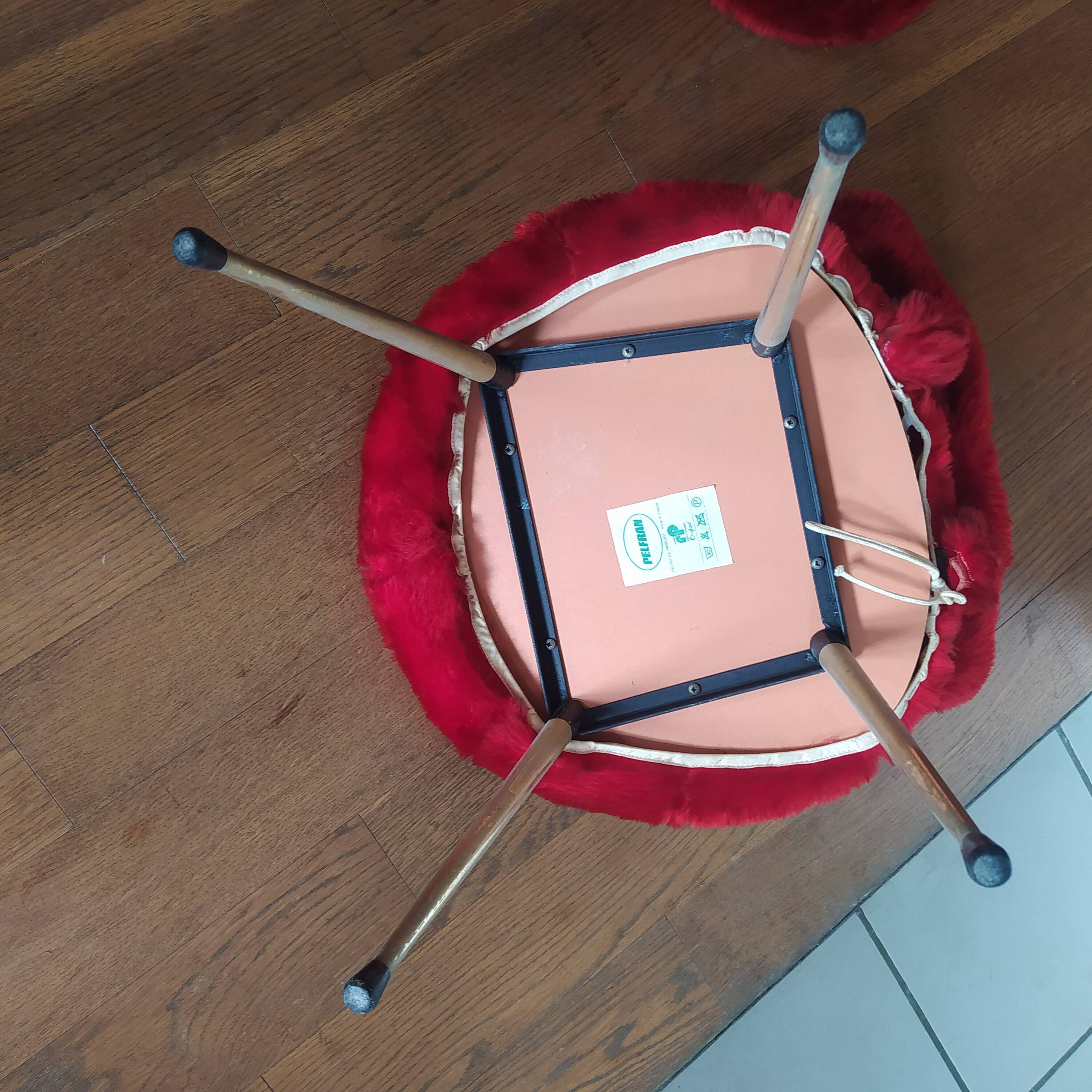 vintage red furry chair and pouf Pelfran 1960/1970