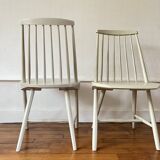 Set of 2 white Scandinavian Tapiovaara type chairs