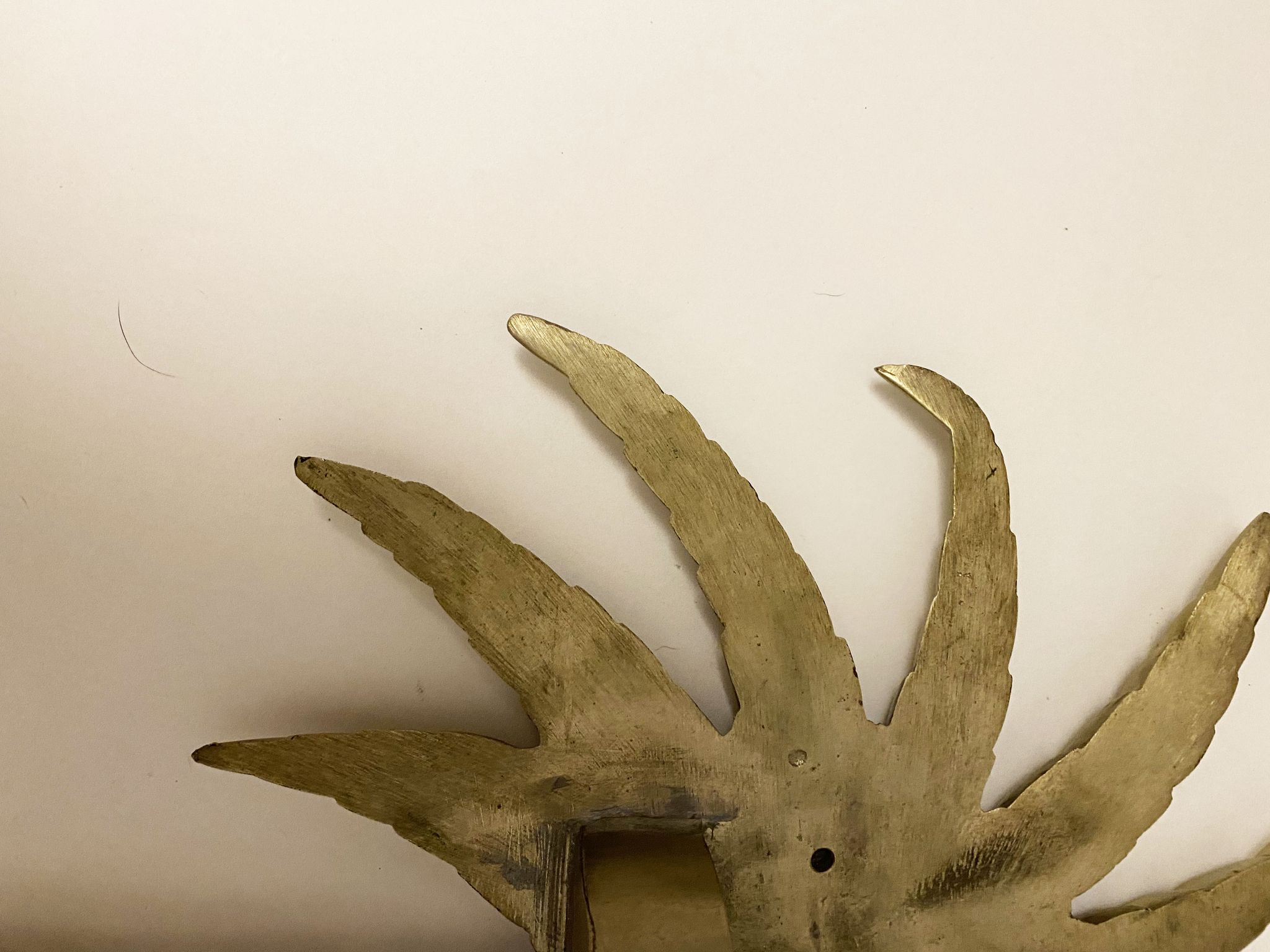 Hollywood Regency wall lamp in palm shape, in gold alloy brass type, from the 60s 70s.