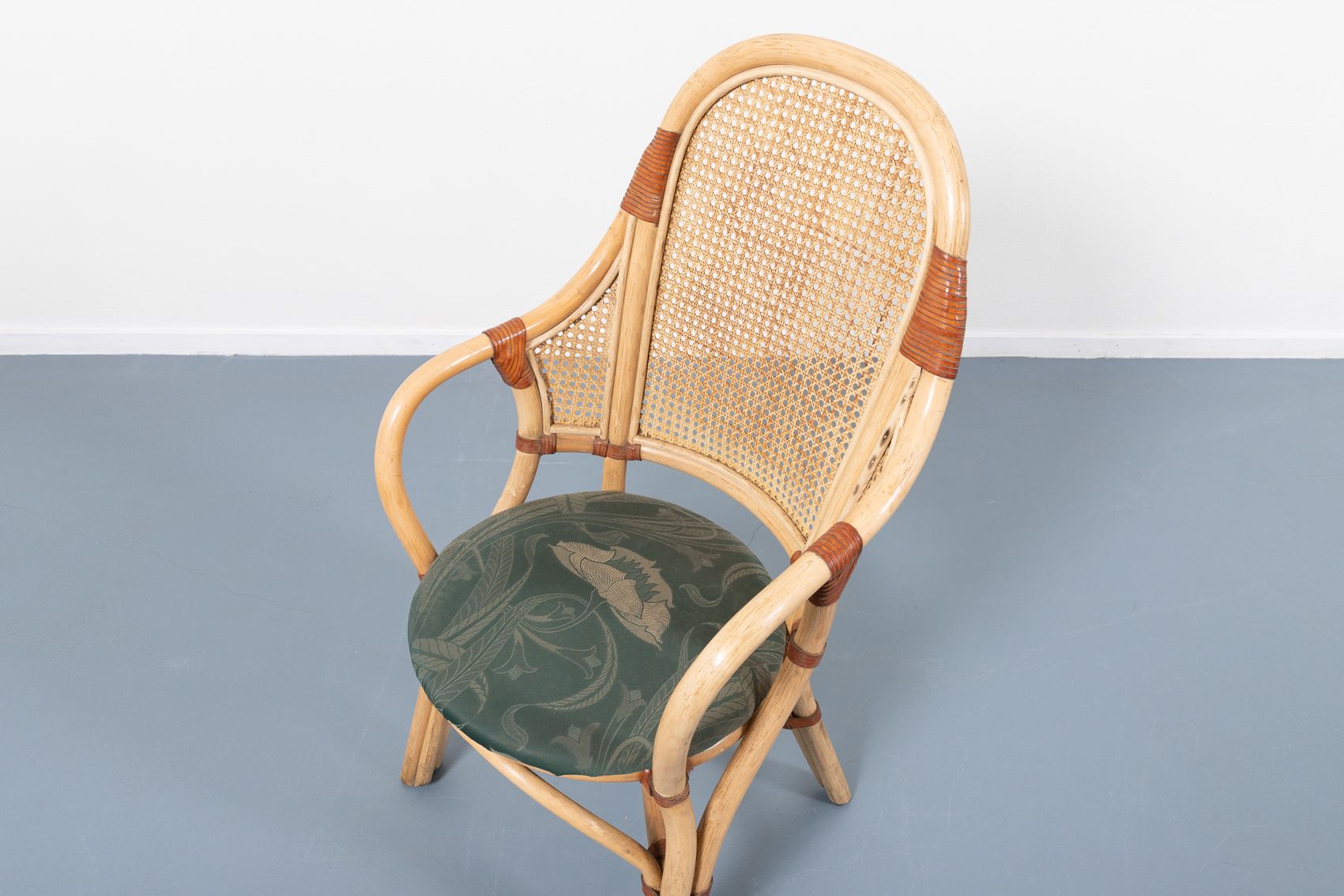 Ensemble de 6 chaises d’intérieur / d’extérieur vintage 1970