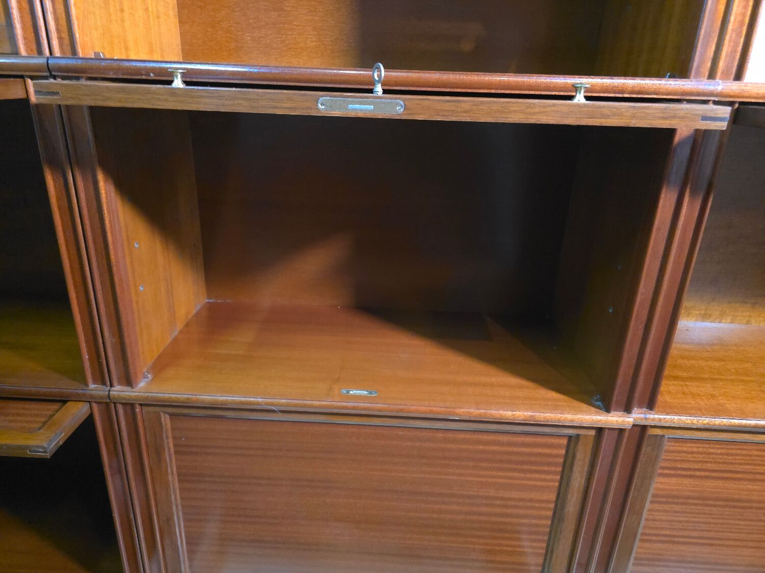 Modular vintage MD bookshelf in mahogany