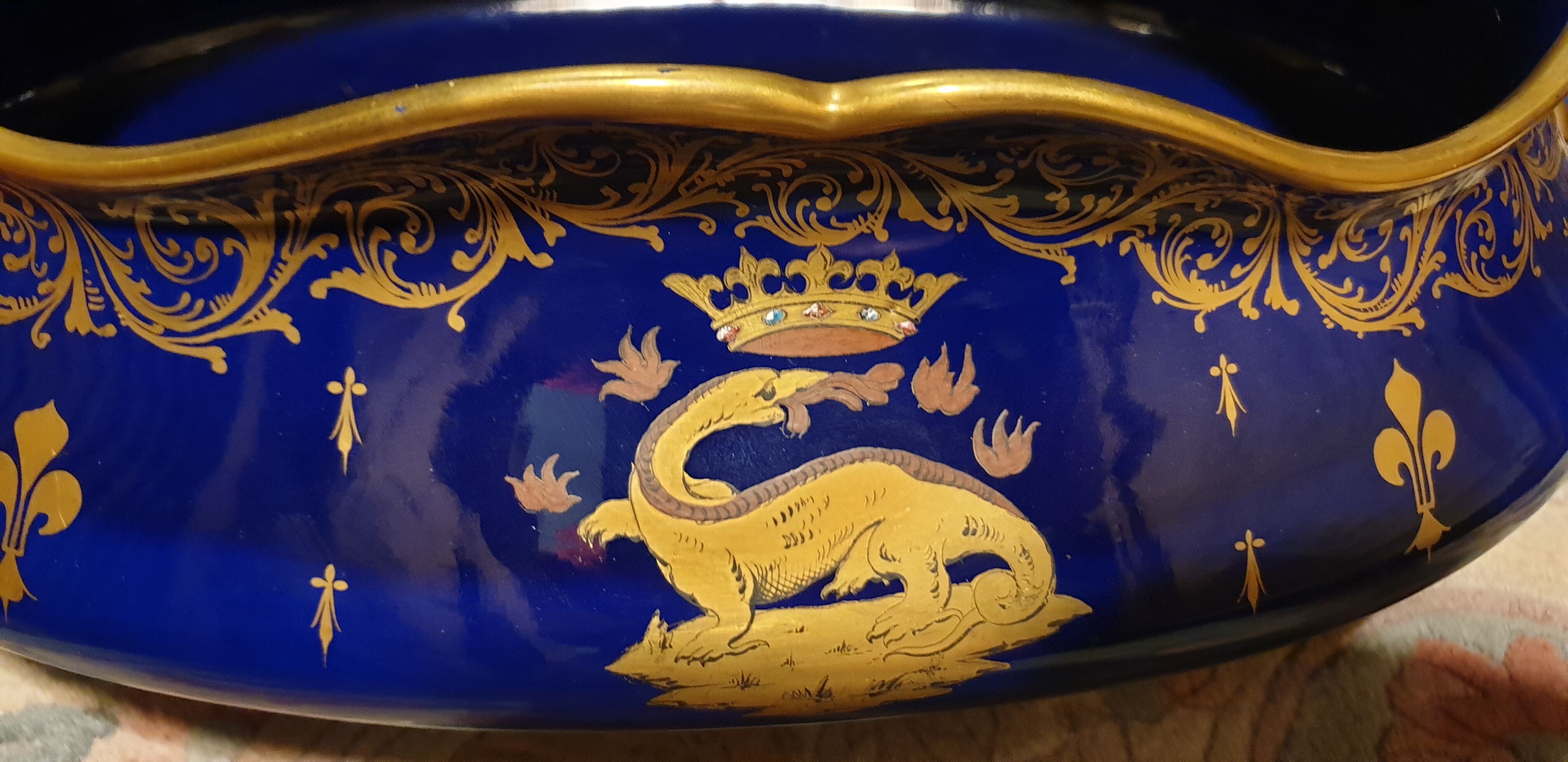 Gardener in blue porcelain of Tours, signed Herbinière.  Nineteenth century.