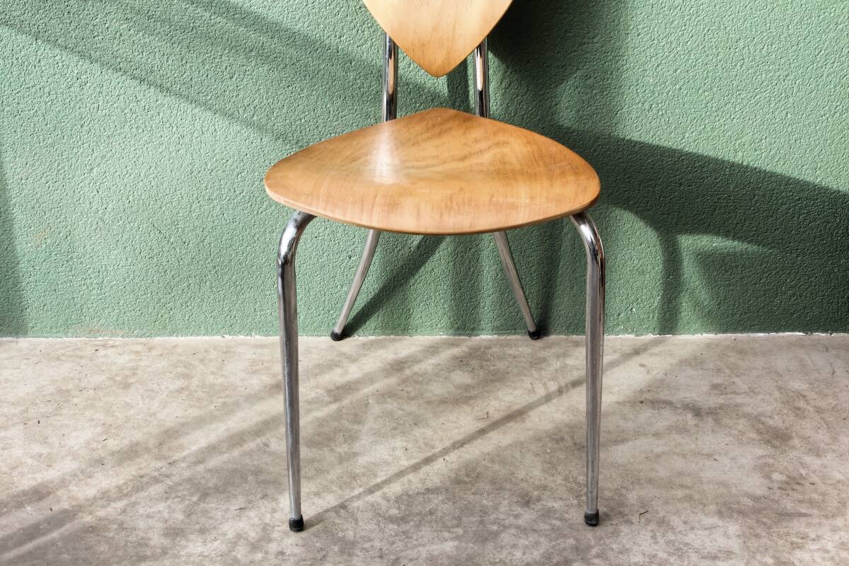 Set of two pairs of vintage 1970s chairs, in chrome metal and beech.