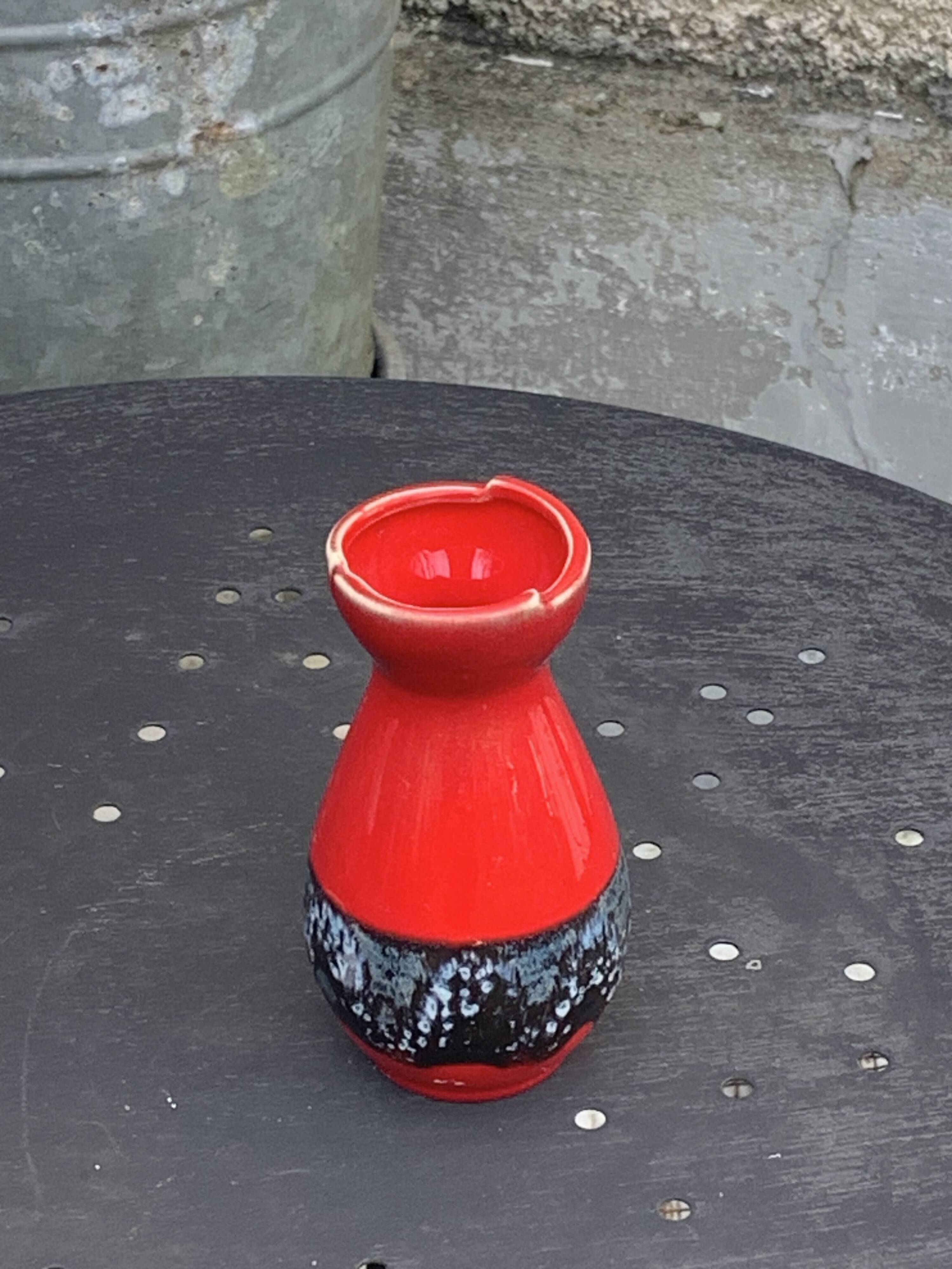 Set of two vases, soliflores in designer red and gray enameled ceramic, Vallauris style