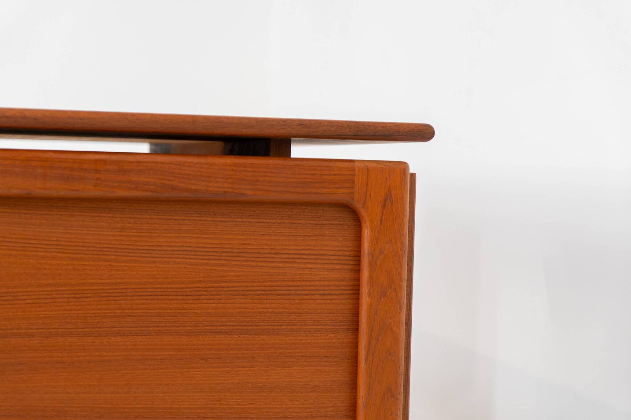 Teak writing desk by Arne Vodder