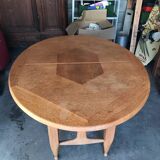 Extendable dining table