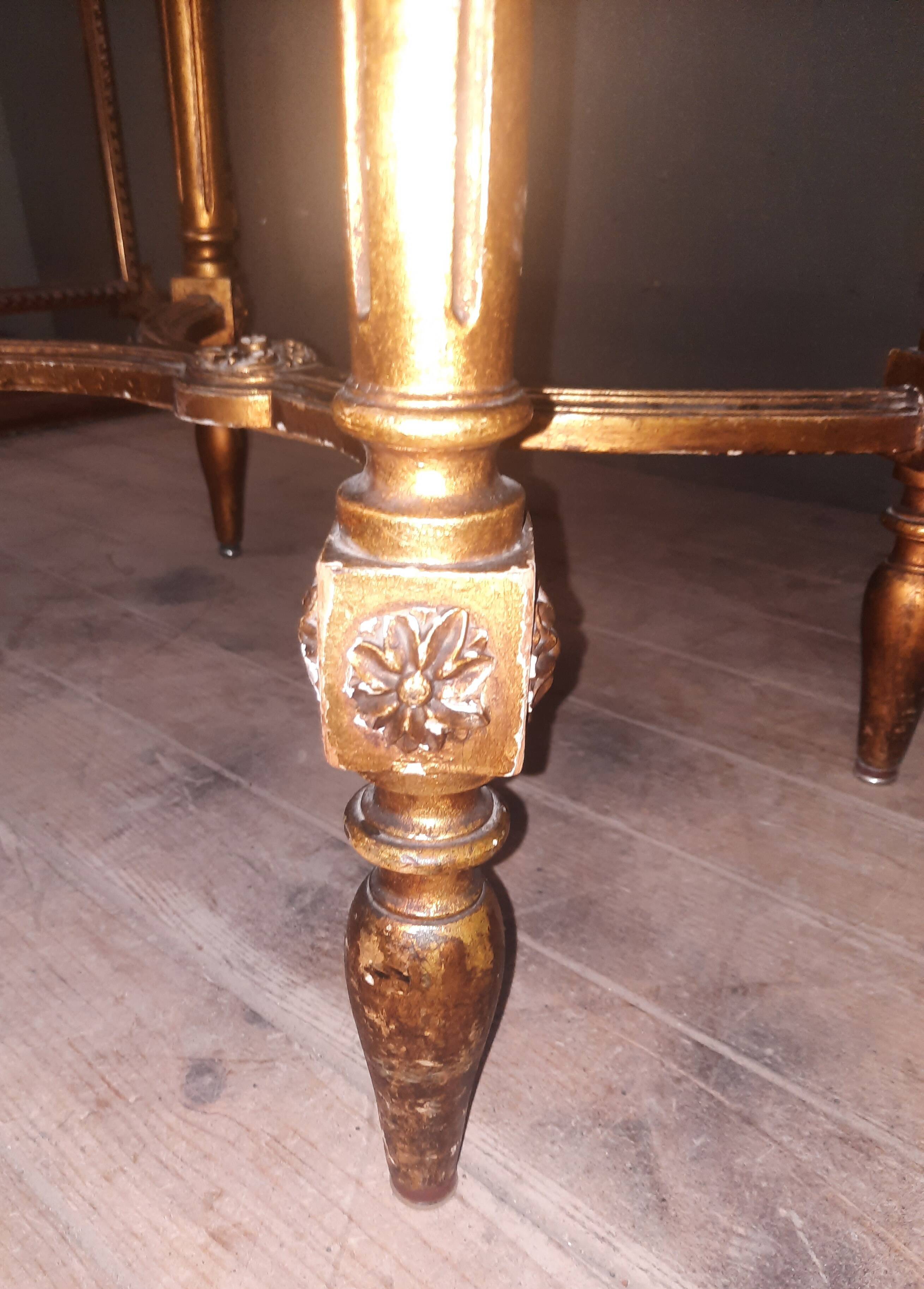 Oval coffee table in gilded wood in the Louis XVI style.