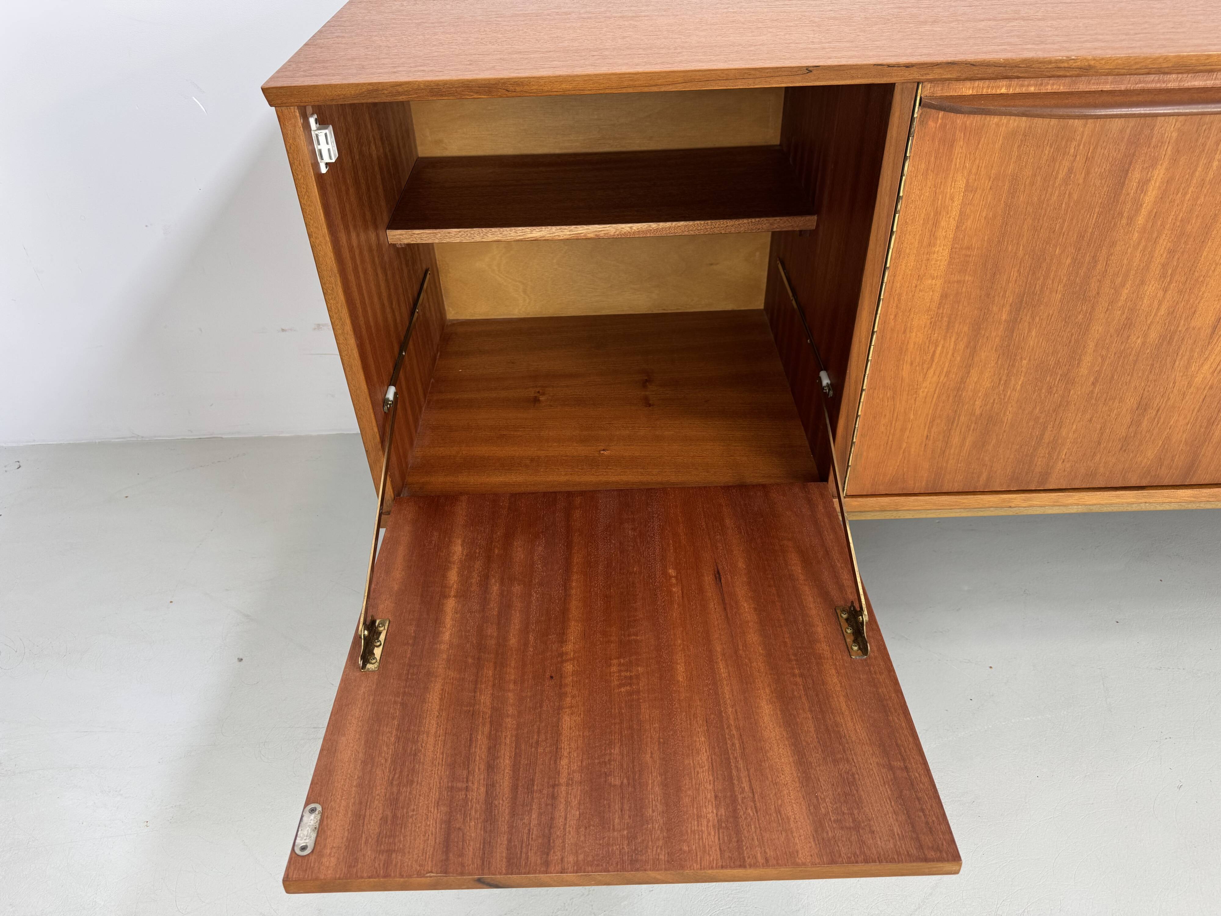 Beautiful vintage sideboard with a sleek design from the 60s.