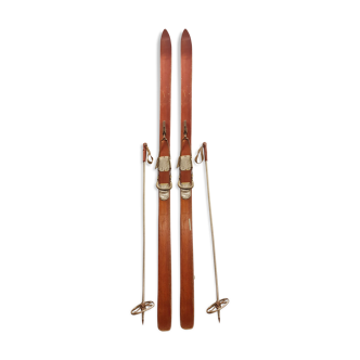 Old pair of skis