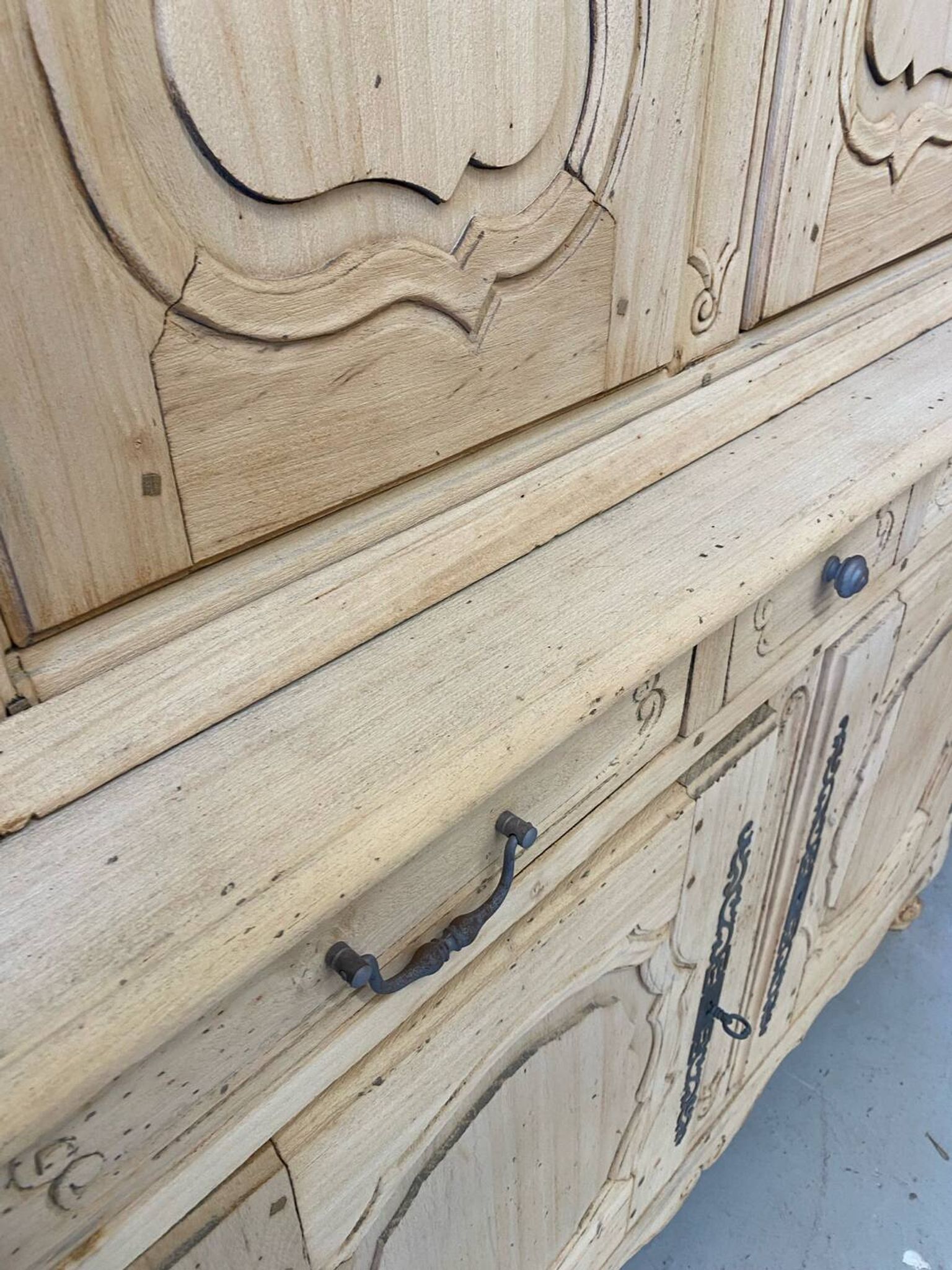 Louis XV buffet in raw wood