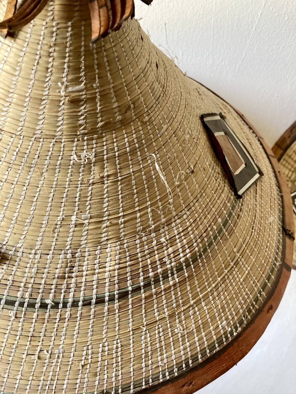 Duo de chapeaux traditionnels Peuls (Tingandé), Afrique de l'Ouest
