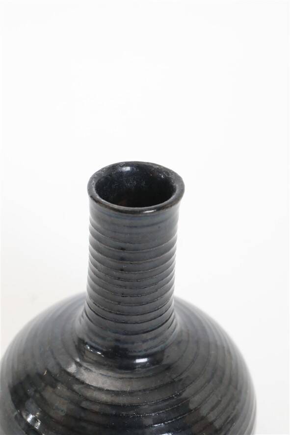 Handcrafted black Hegnetslund Keramik vase / 1960s / 1970s / mid-century Danish modern design