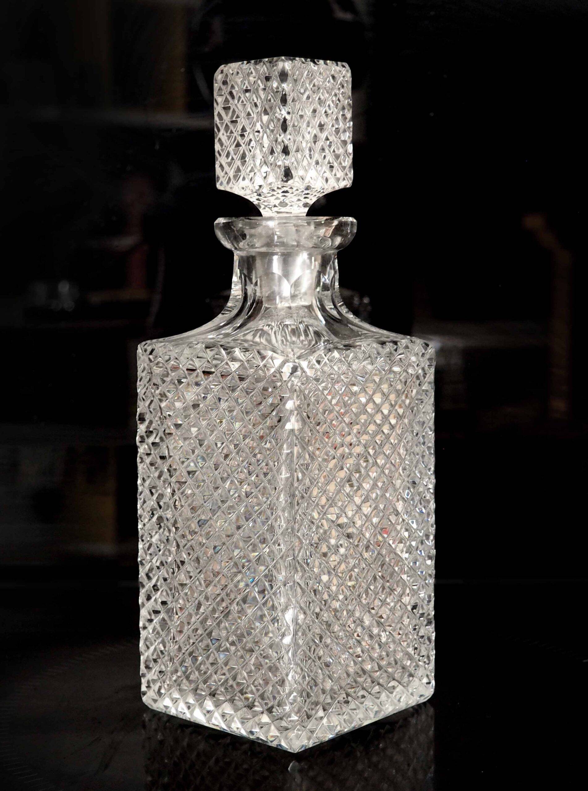 Crystal whisky decanter with mini spike pattern