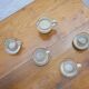 Série de 4 tasses et un pot à lait vintage en grès