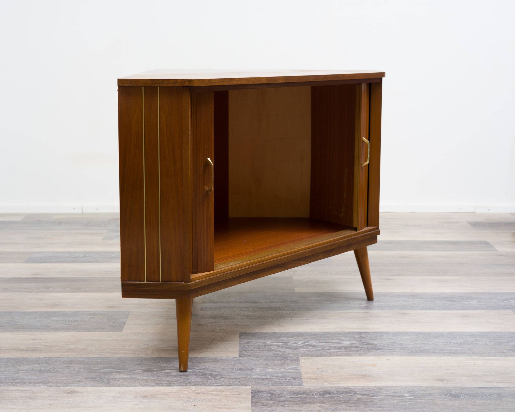 1950s chest of drawers/TV cabinet with sliding doors