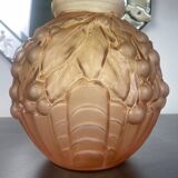 Vase à boules Art Déco français en verre moulé givré rose orangé - 1930 France