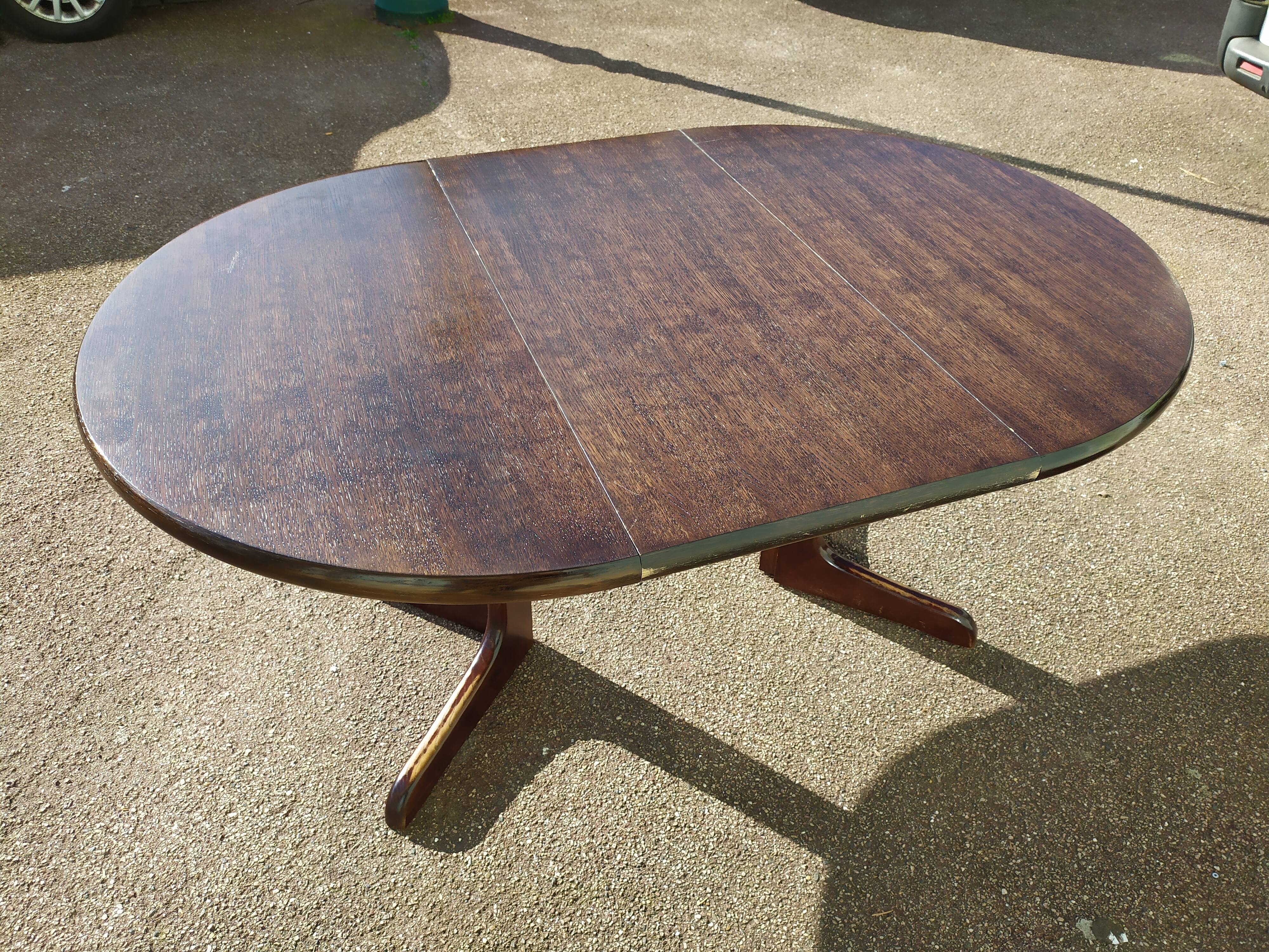 Round extendable wooden table - year 1960 - 110cm to 210cm