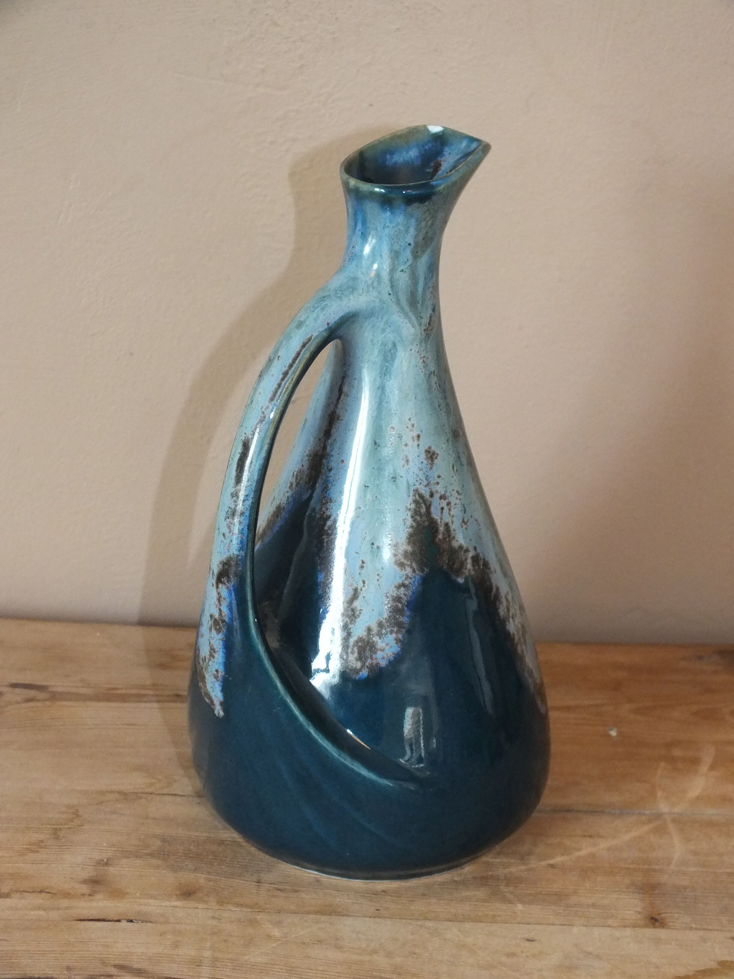 Carafe in Denbac sandstone signed