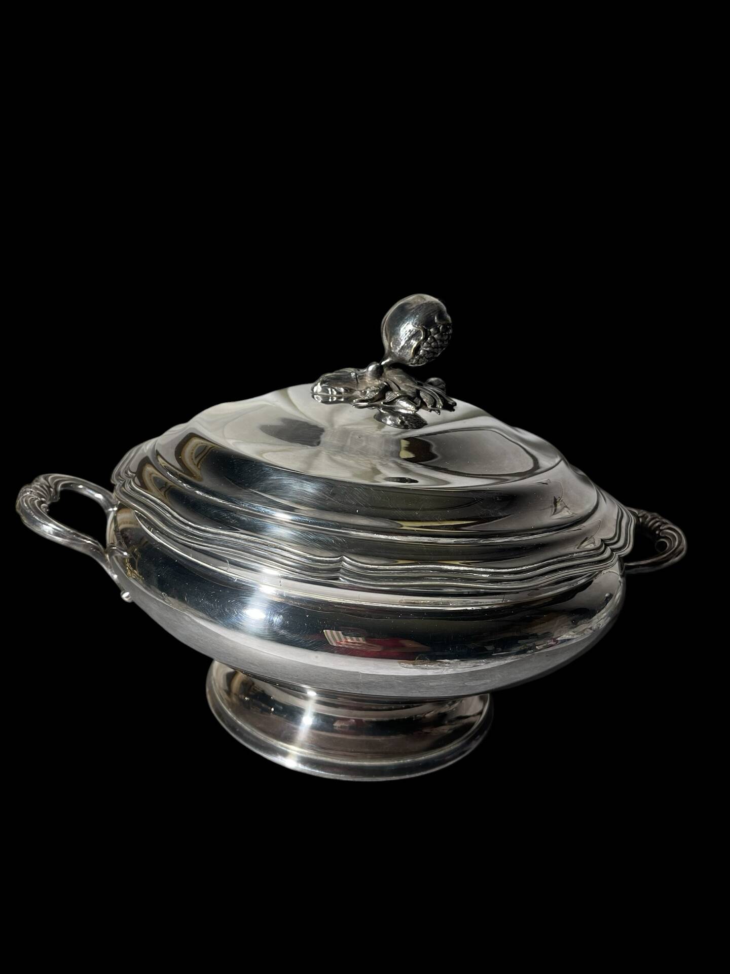 Antique silver-plated soup tureen – Late 19th century