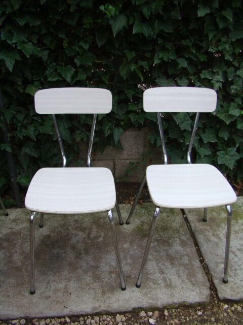 Ancient formica table and chairs