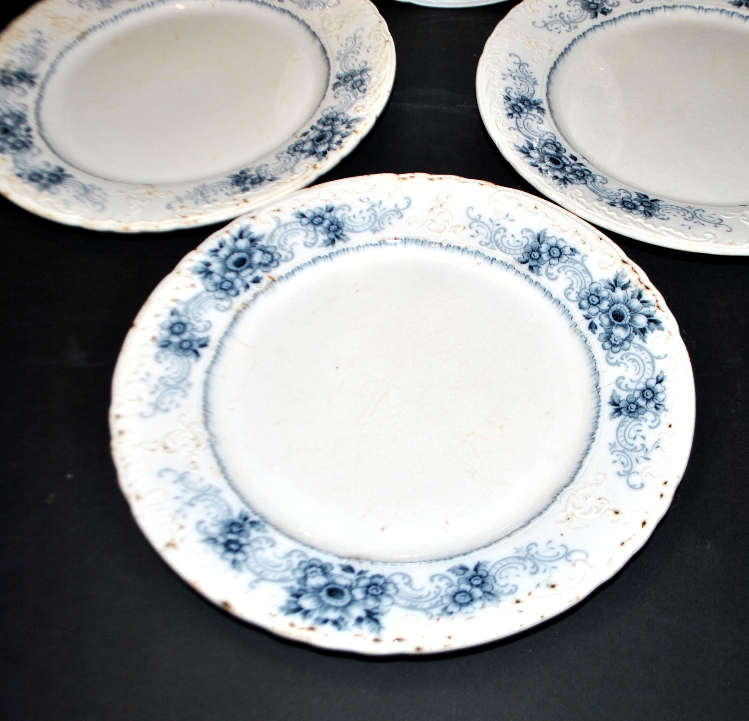 Sarreguemines set of 4 antique Aïda flat plates in earthenware from Sarreguemines U&C 19th century.