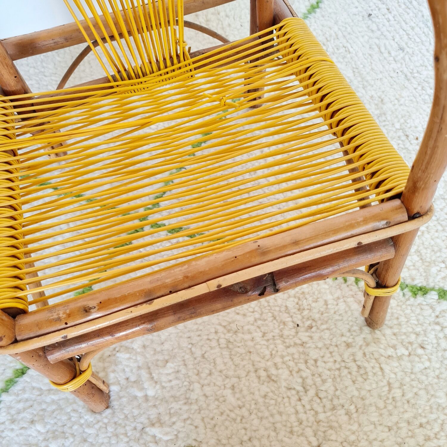 Children's chair wood and yellow scoubidou