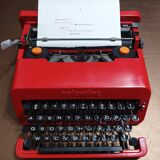 Machine a écrire rouge Olivetti Valentine