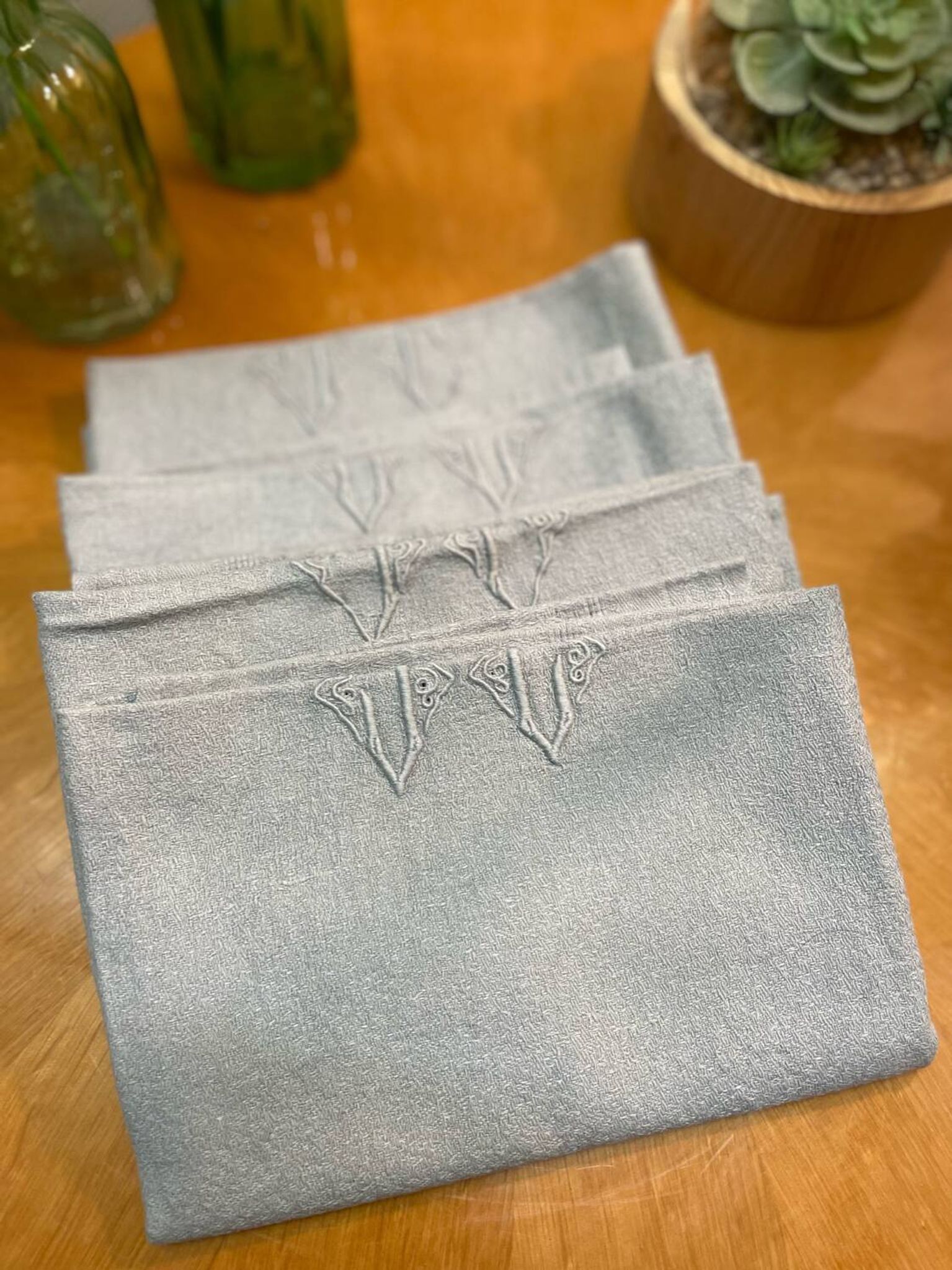 Lot de 4 serviettes anciennes grises monogrammes