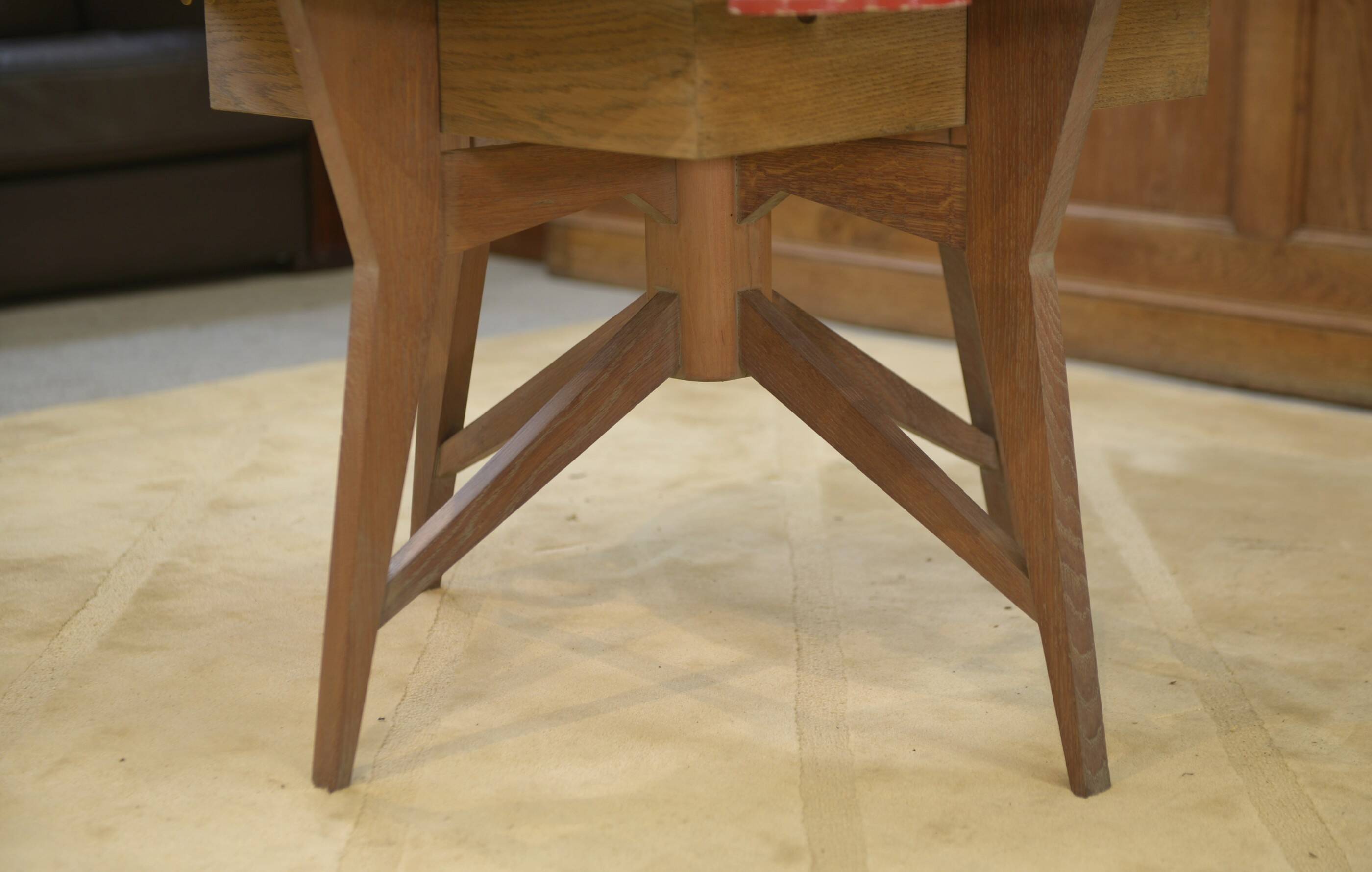 Table de jeux / guéridon en chêne 1940’s